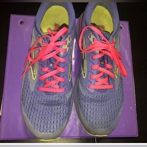 Brooks Levitate GTS 6 sneakers purple women's athletic shoes size 9.5